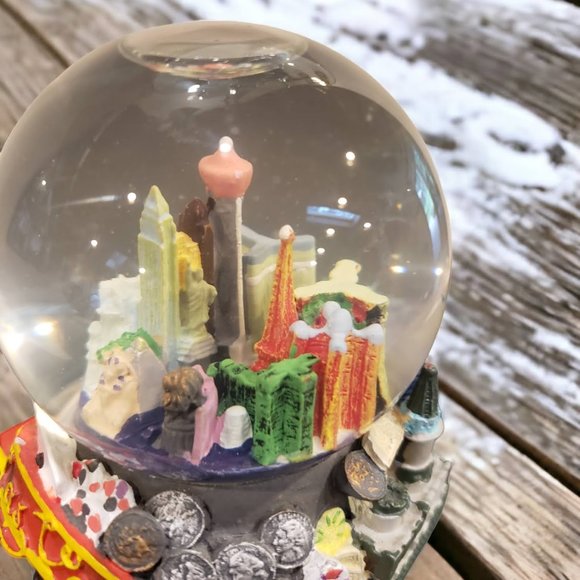 Las Vegas Snow Globe - Picture 5 of 6